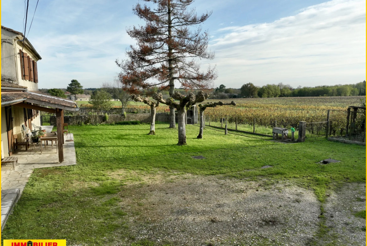 Maison en Pierre à Illats avec Vue Imprenable sur les Vignes 