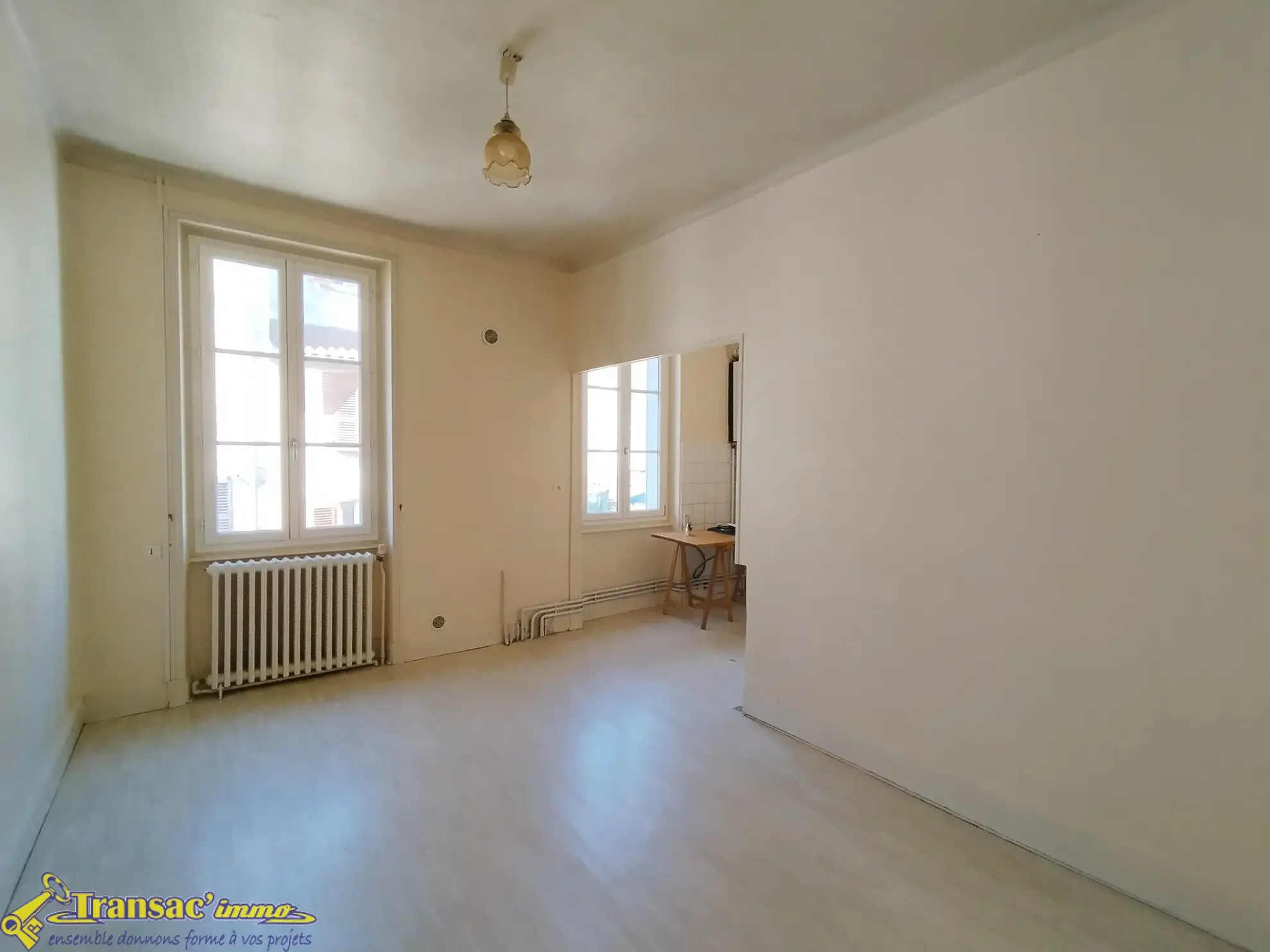 À vendre : Immeuble avec 3 appartements et atelier à Thiers 