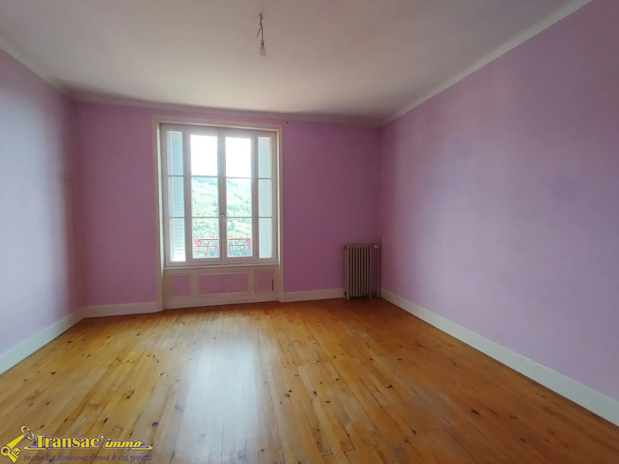 À vendre : Immeuble avec 3 appartements et atelier à Thiers 