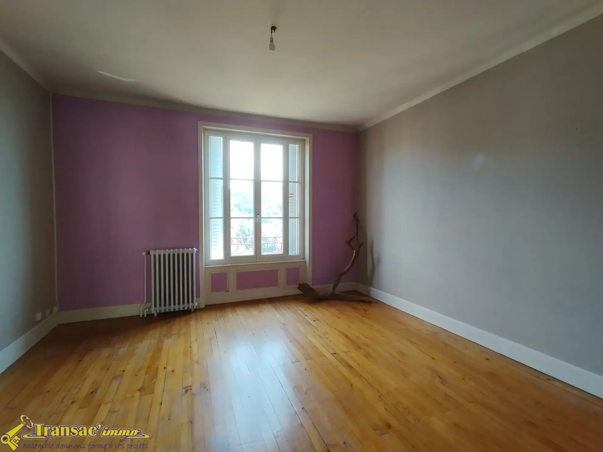 À vendre : Immeuble avec 3 appartements et atelier à Thiers 