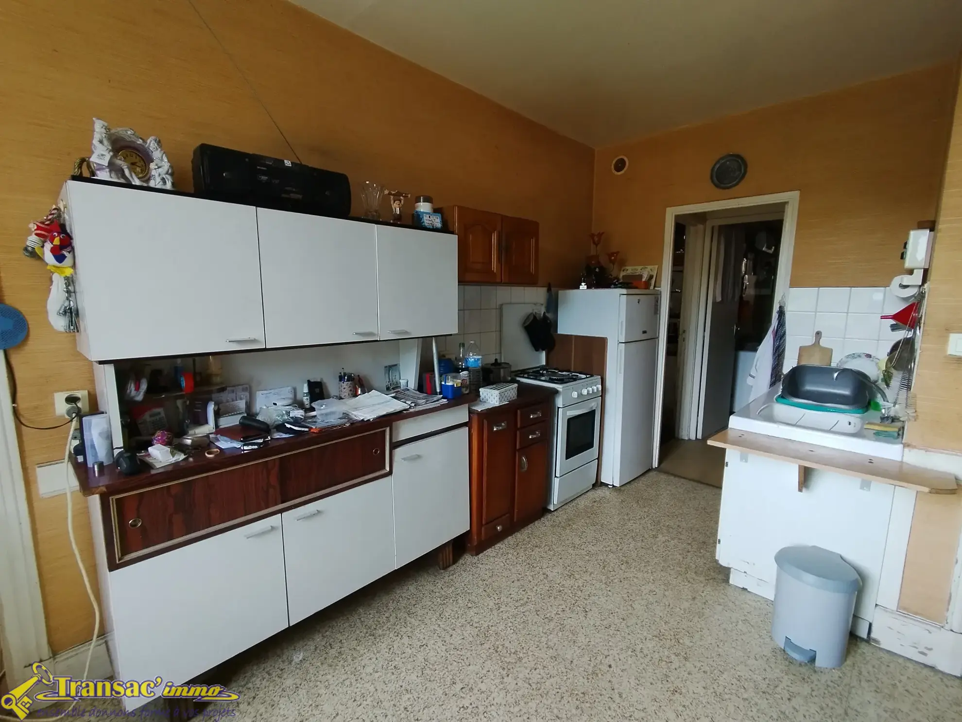 À vendre : Immeuble avec 3 appartements et atelier à Thiers 