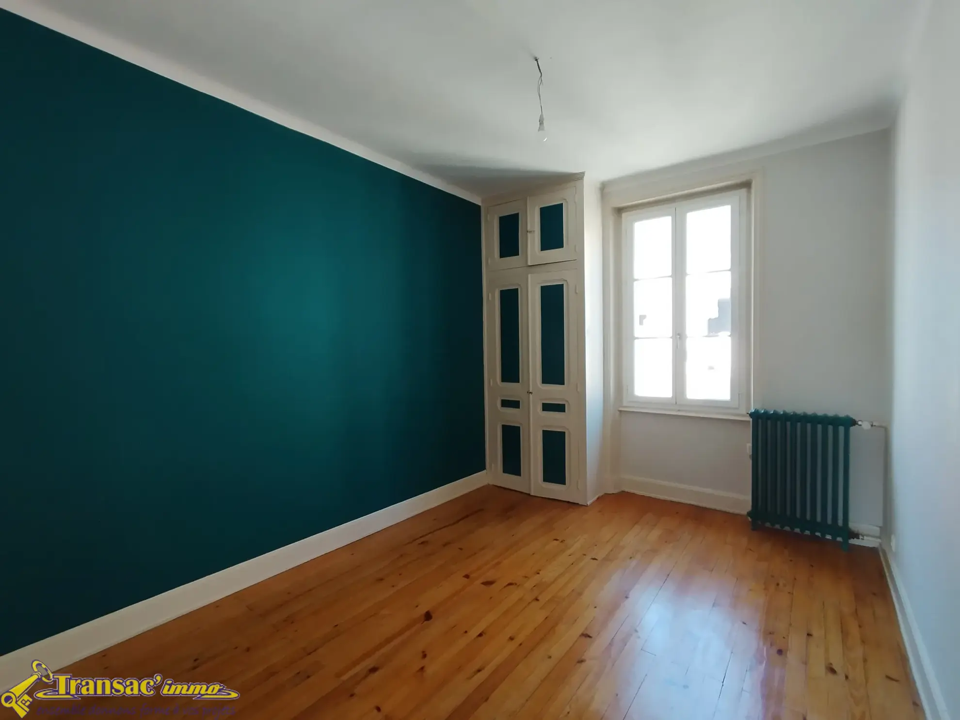 À vendre : Immeuble avec 3 appartements et atelier à Thiers 