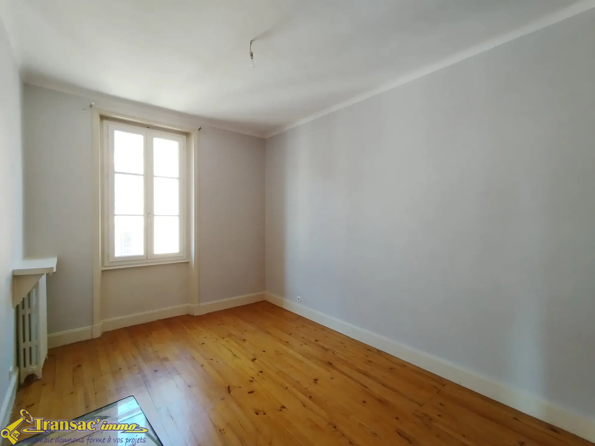 À vendre : Immeuble avec 3 appartements et atelier à Thiers 