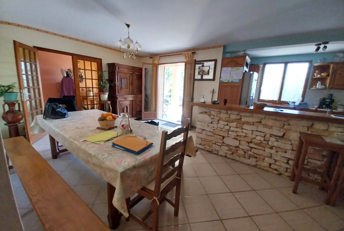 Maison familiale à vendre à Chancelade avec vue imprenable 