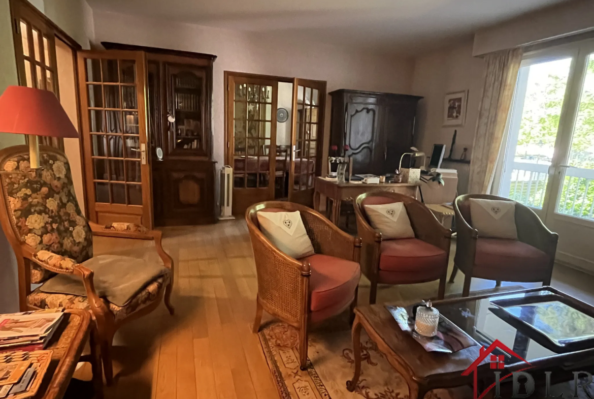 Maison d'habitation avec deux appartements à vendre à Bourbonne les Bains 