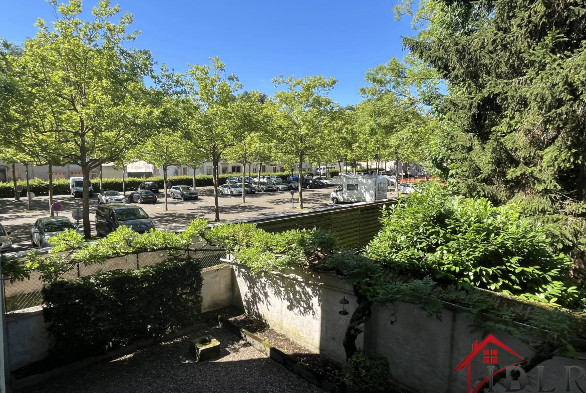 Maison d'habitation avec deux appartements à vendre à Bourbonne les Bains 