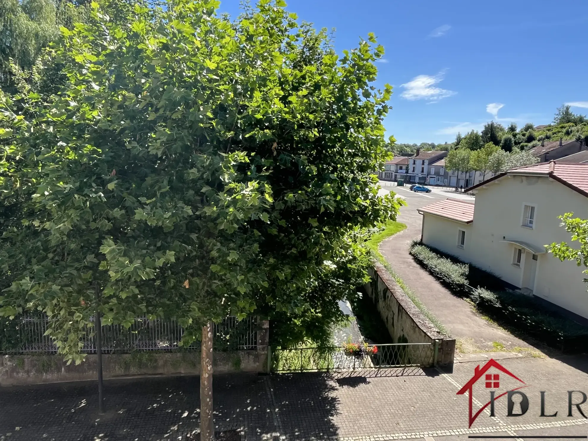 Maison d'habitation avec deux appartements à vendre à Bourbonne les Bains 