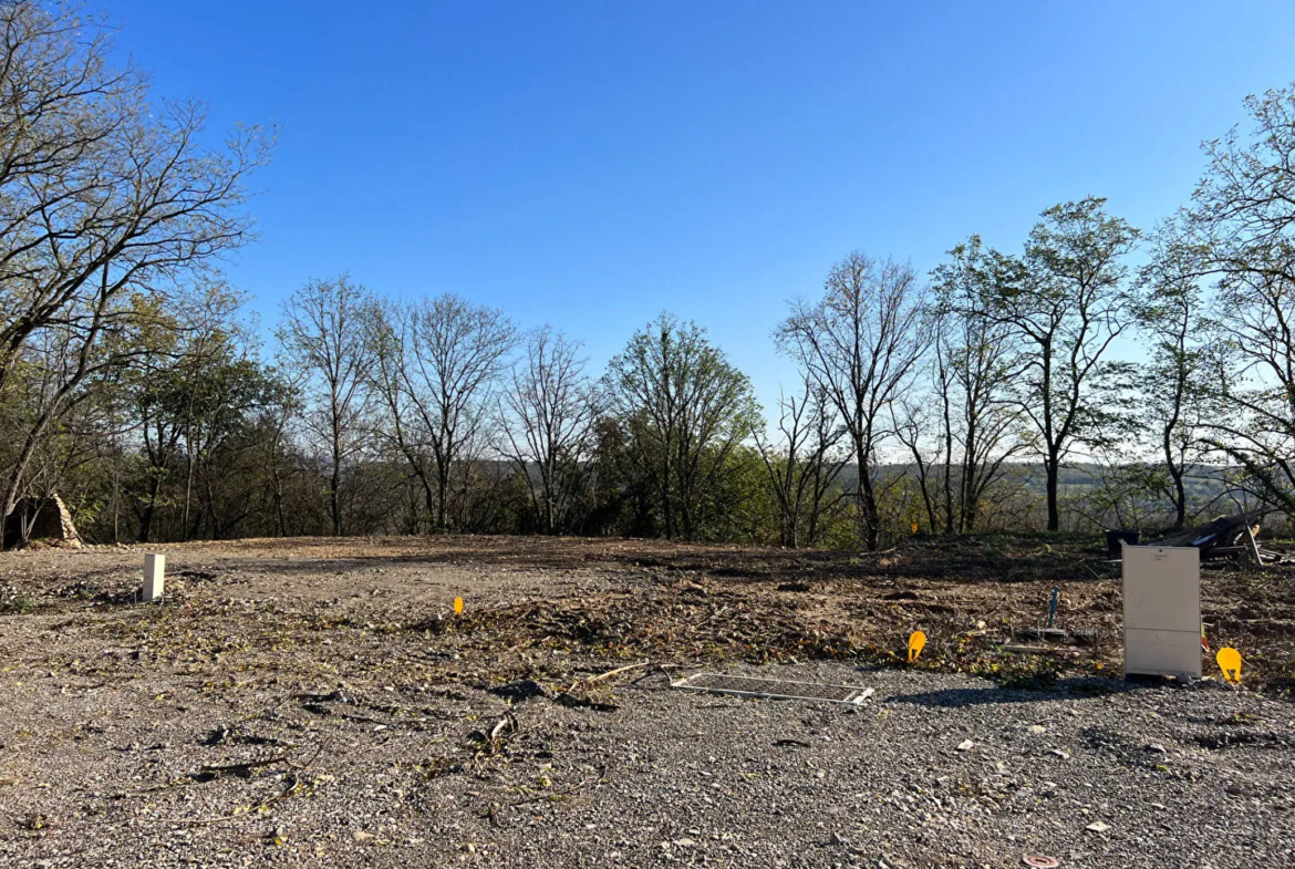 Terrain à bâtir de 692 m² à Saint Clair du Rhône 