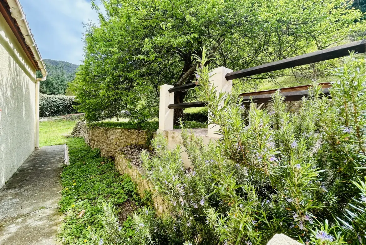 Maison de plain pied à vendre à Arles sur Tech avec jardin et garage 