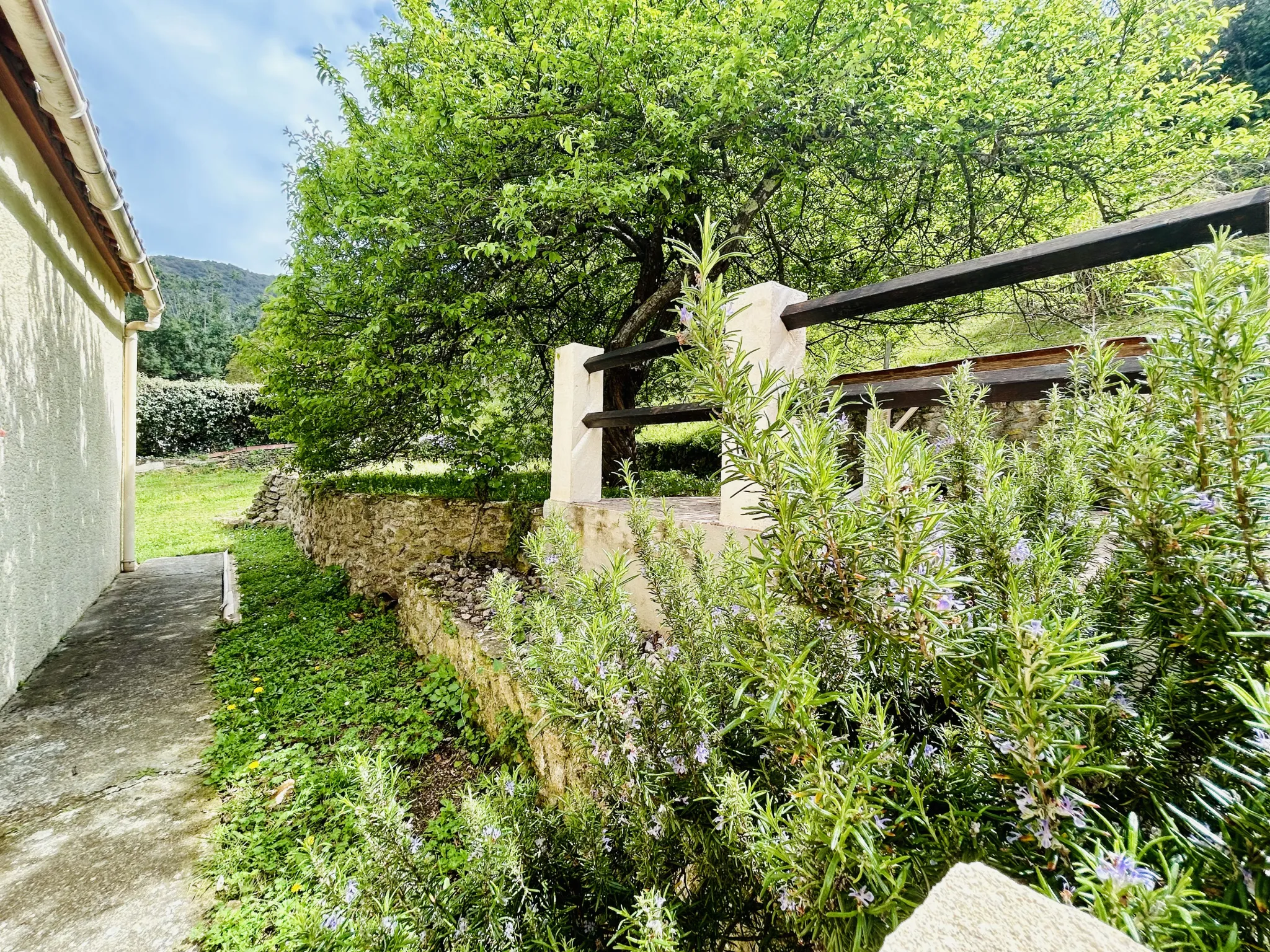 Maison de plain pied à vendre à Arles sur Tech avec jardin et garage 