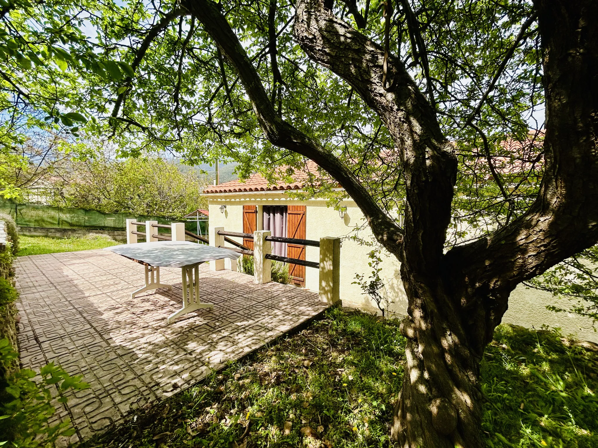 Maison de plain pied à vendre à Arles sur Tech avec jardin et garage 