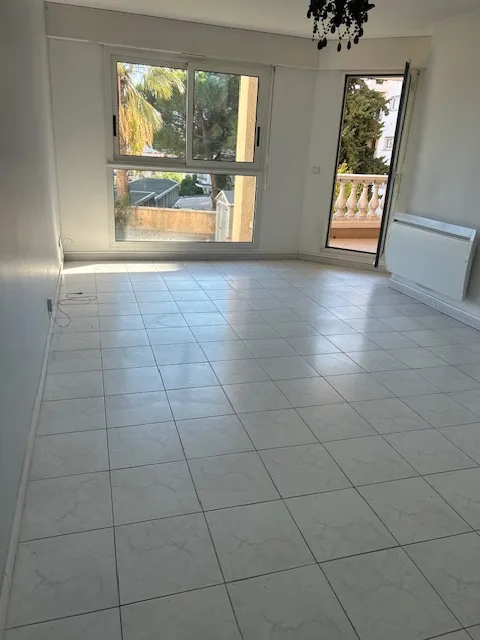 Grand appartement à vendre à Nice avec terrasse et parking 