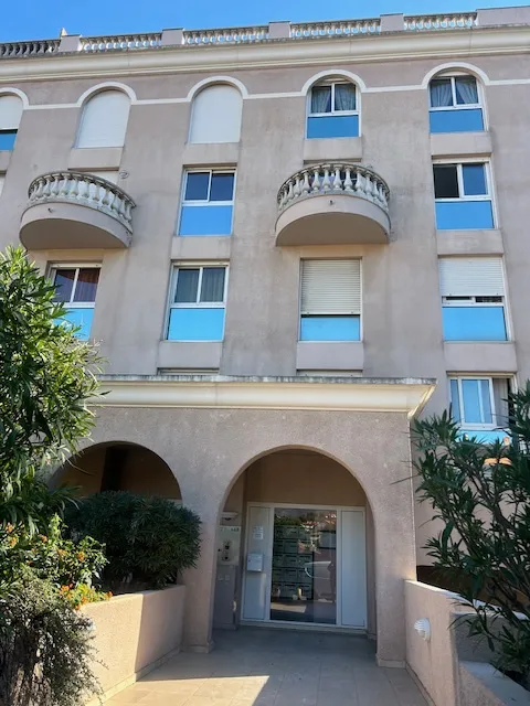 Grand appartement à vendre à Nice avec terrasse et parking 