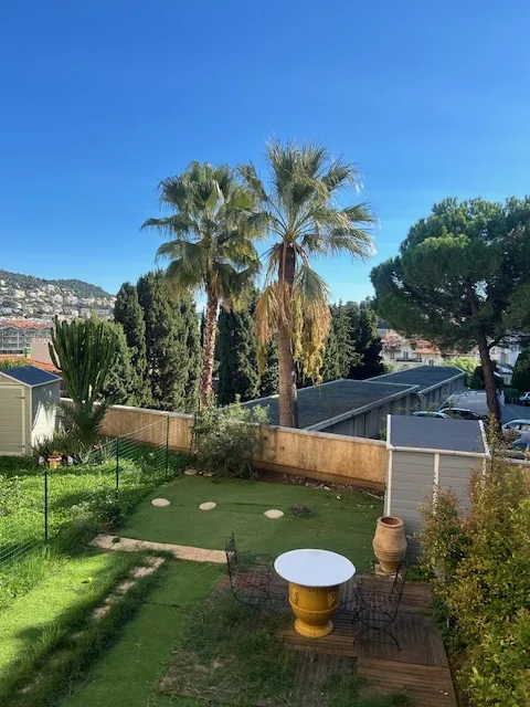 Grand appartement à vendre à Nice avec terrasse et parking 