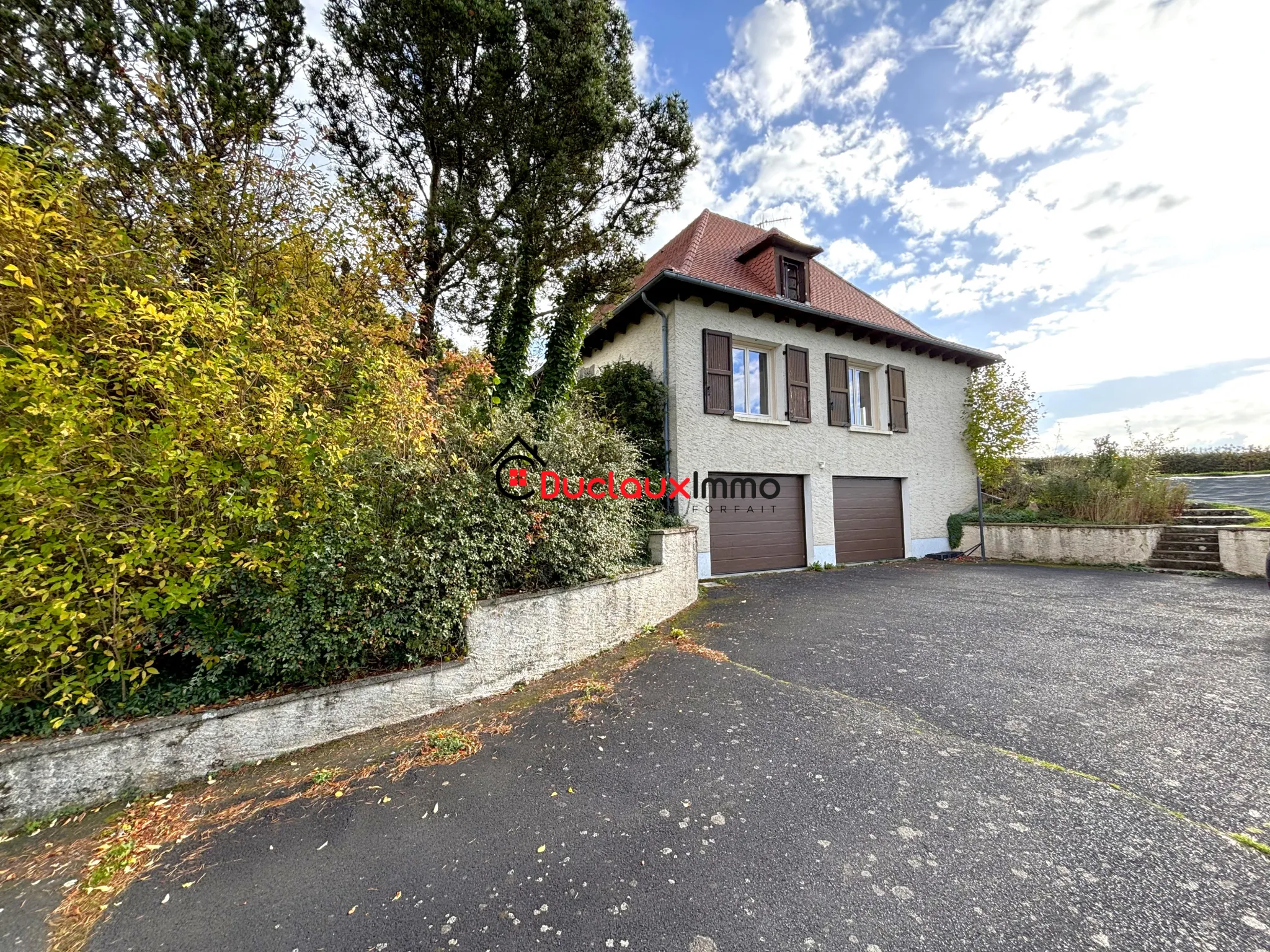 Maison traditionnelle 5 chambres avec piscine à Arpajon-sur-Cère 