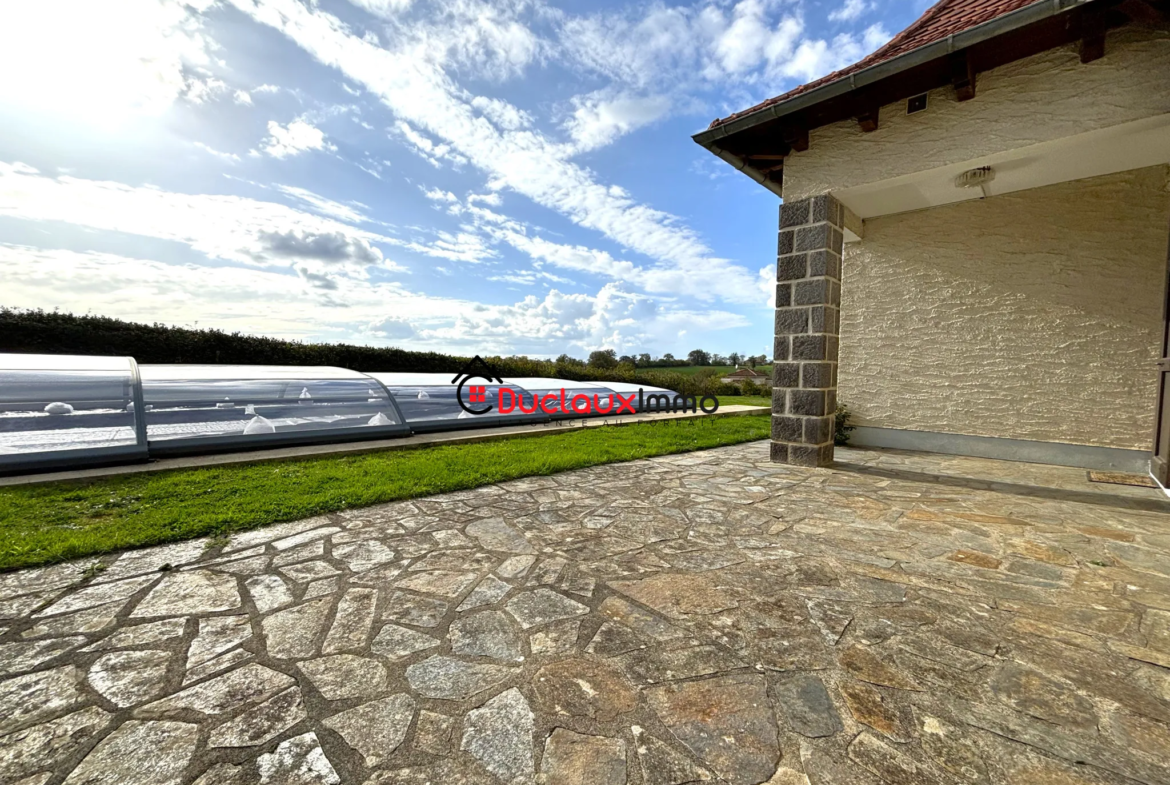 Maison traditionnelle 5 chambres avec piscine à Arpajon-sur-Cère 