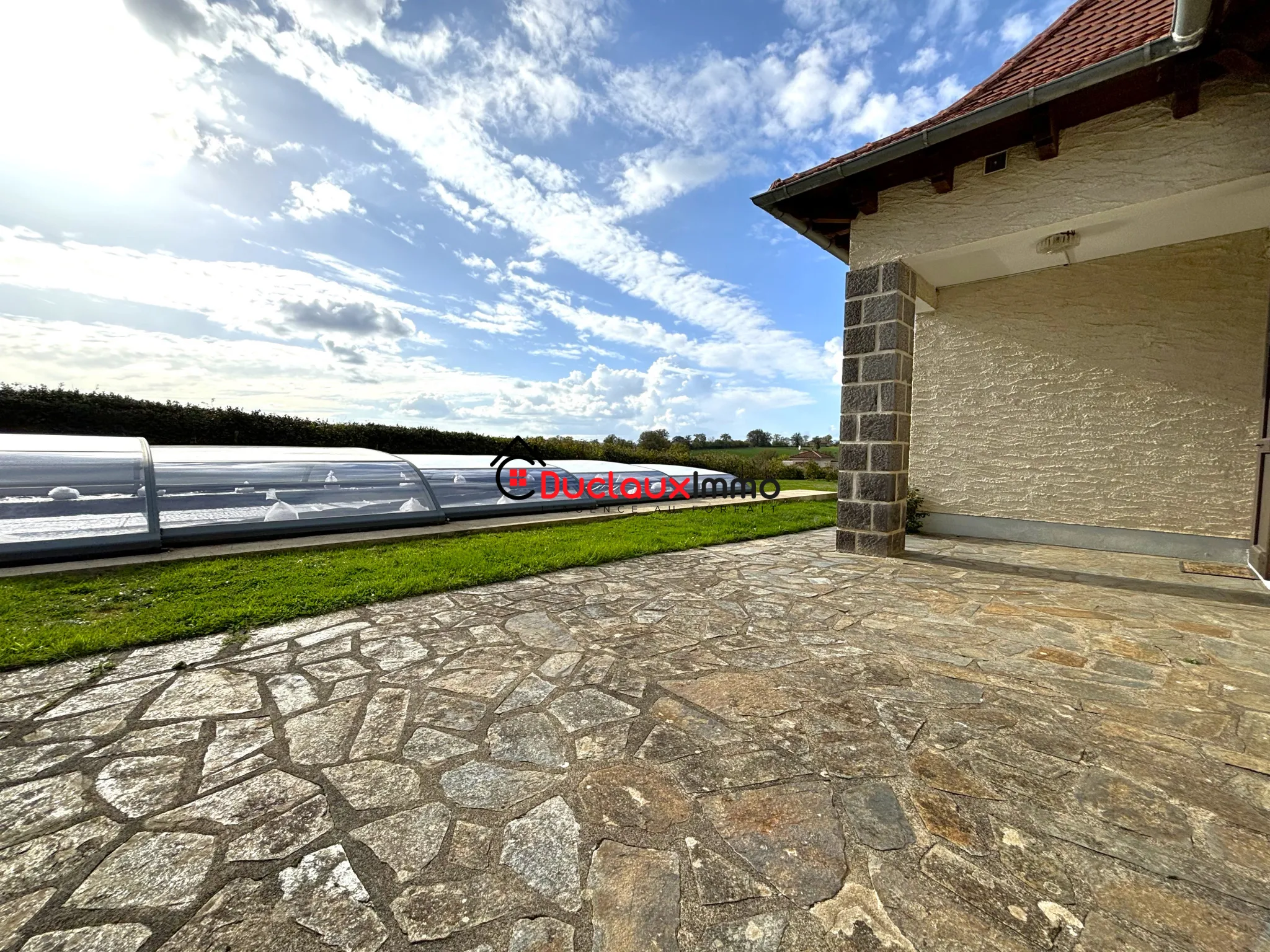 Maison traditionnelle 5 chambres avec piscine à Arpajon-sur-Cère 