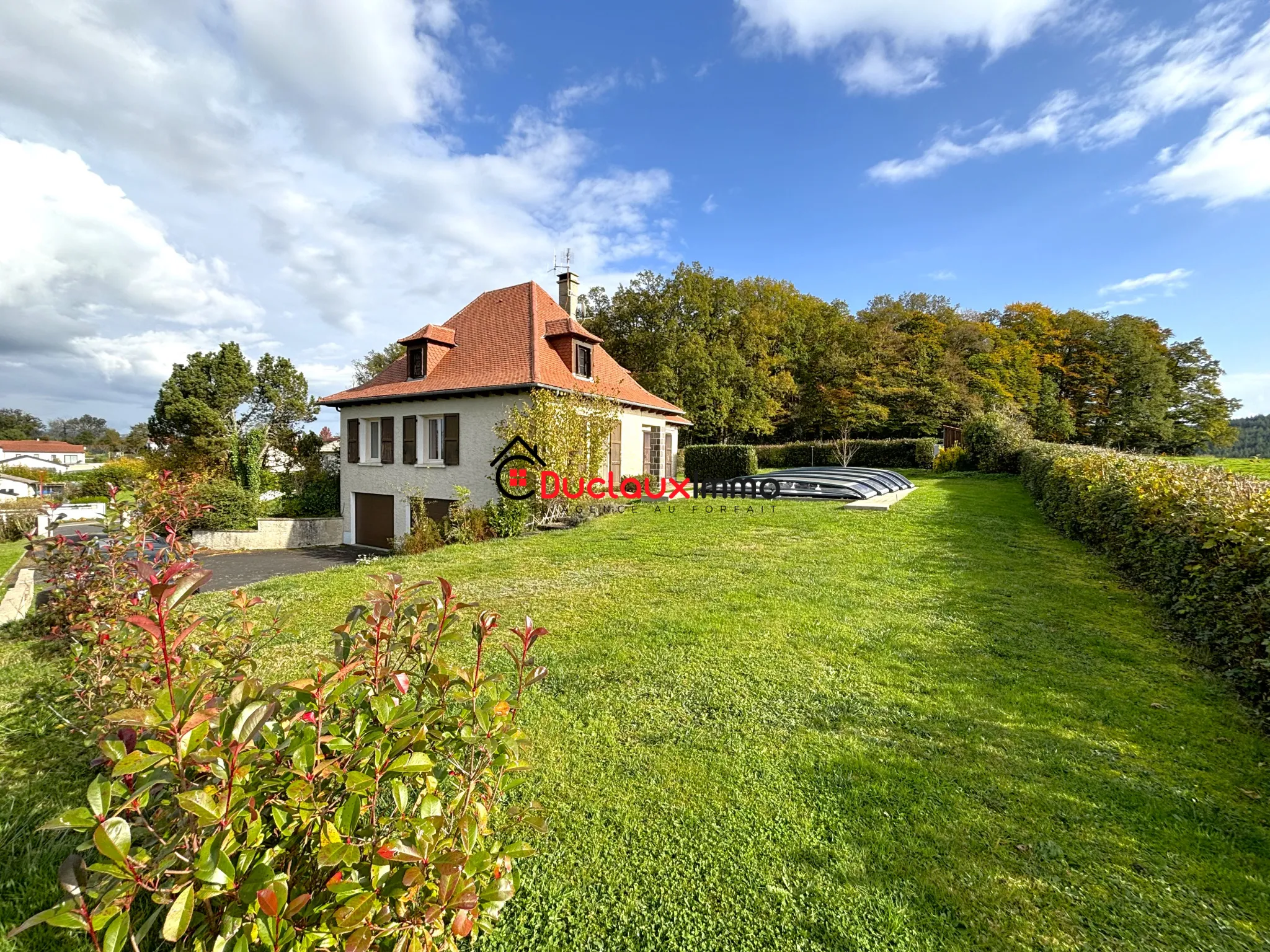 Maison traditionnelle 5 chambres avec piscine à Arpajon-sur-Cère 