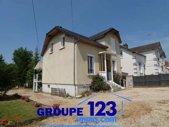 Maison spacieuse avec terrain et double garage à Migennes