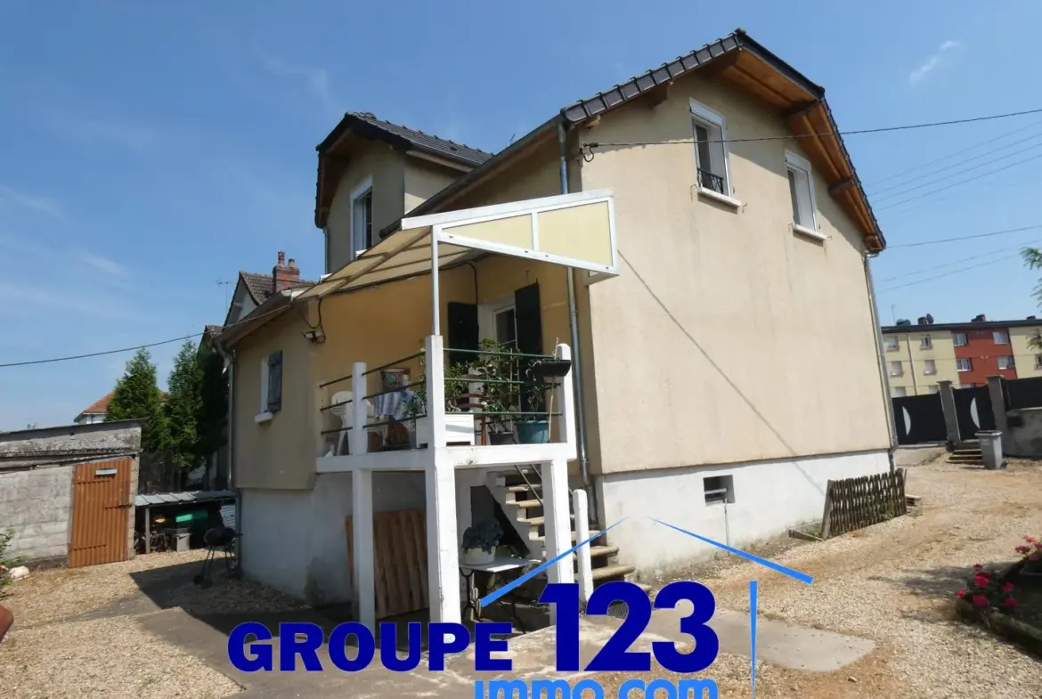 Maison spacieuse avec terrain et double garage à Migennes 