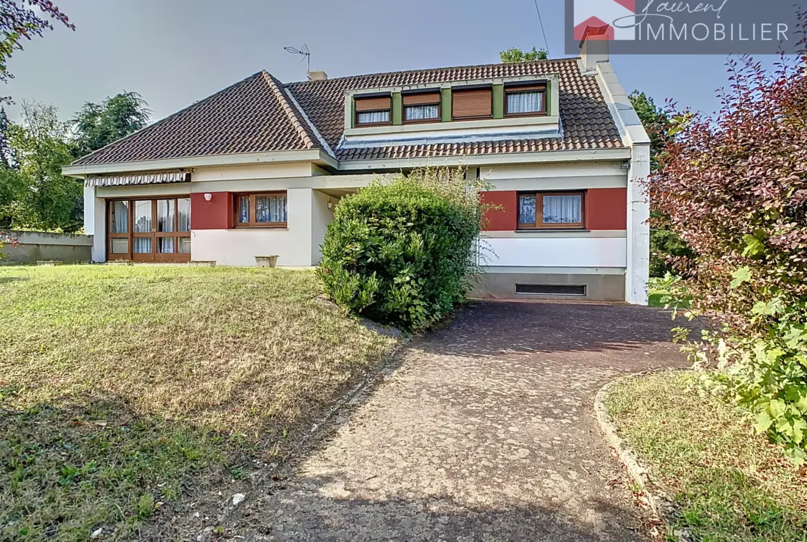 Maison d'architecte spacieuse à vendre à Pont-de-Vaux 