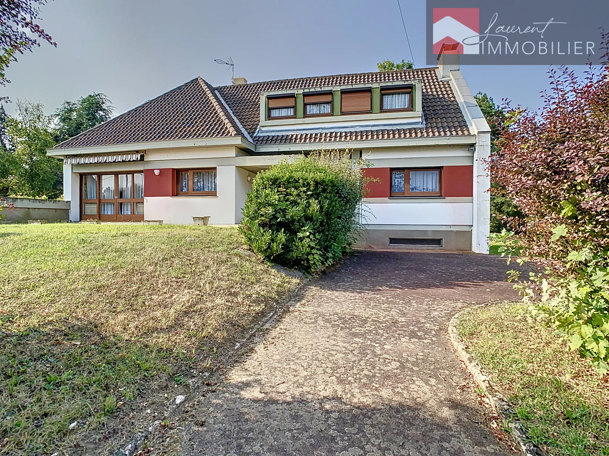 Maison d'architecte spacieuse à vendre à Pont-de-Vaux 