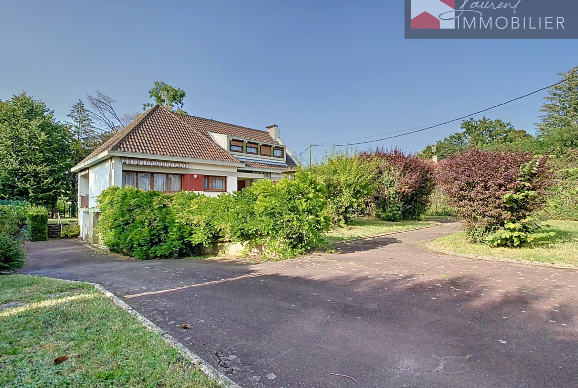 Maison d'architecte spacieuse à vendre à Pont-de-Vaux 