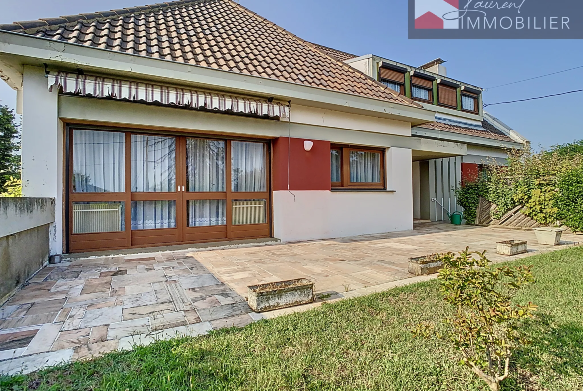 Maison d'architecte spacieuse à vendre à Pont-de-Vaux 