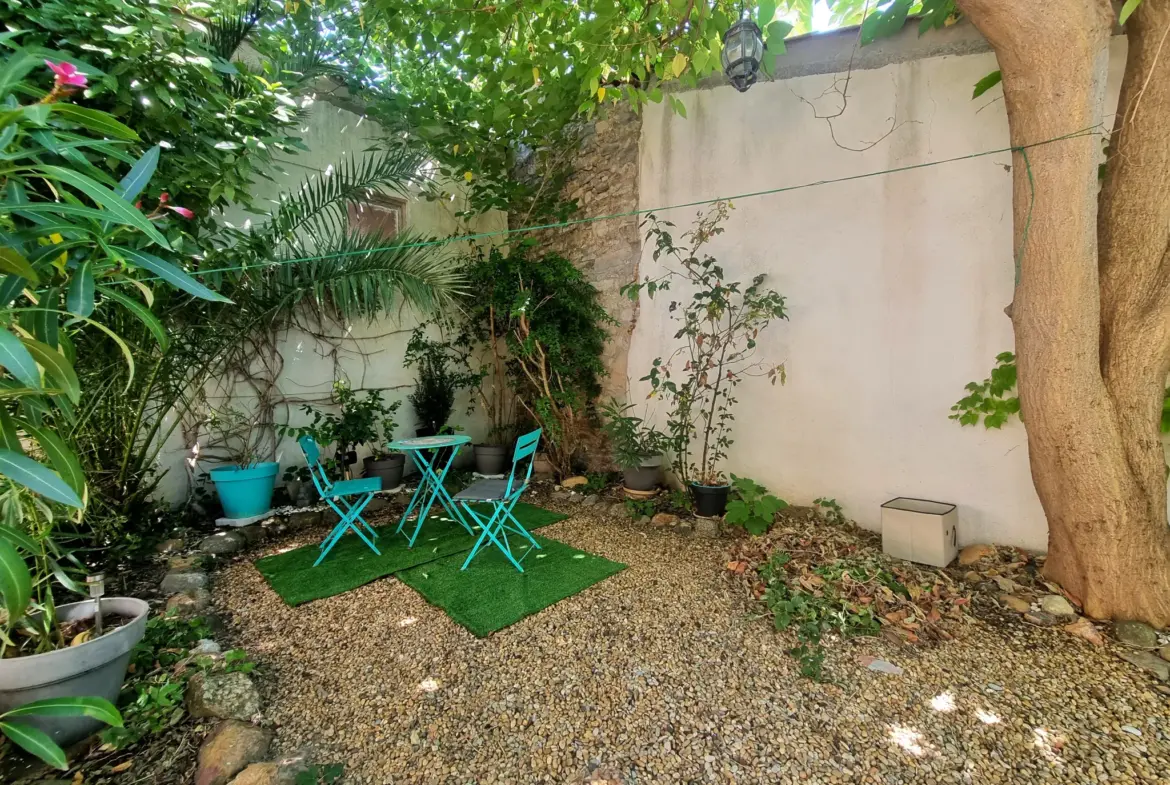 Maison de caractère à Sainte-Valière avec jardin et garage 