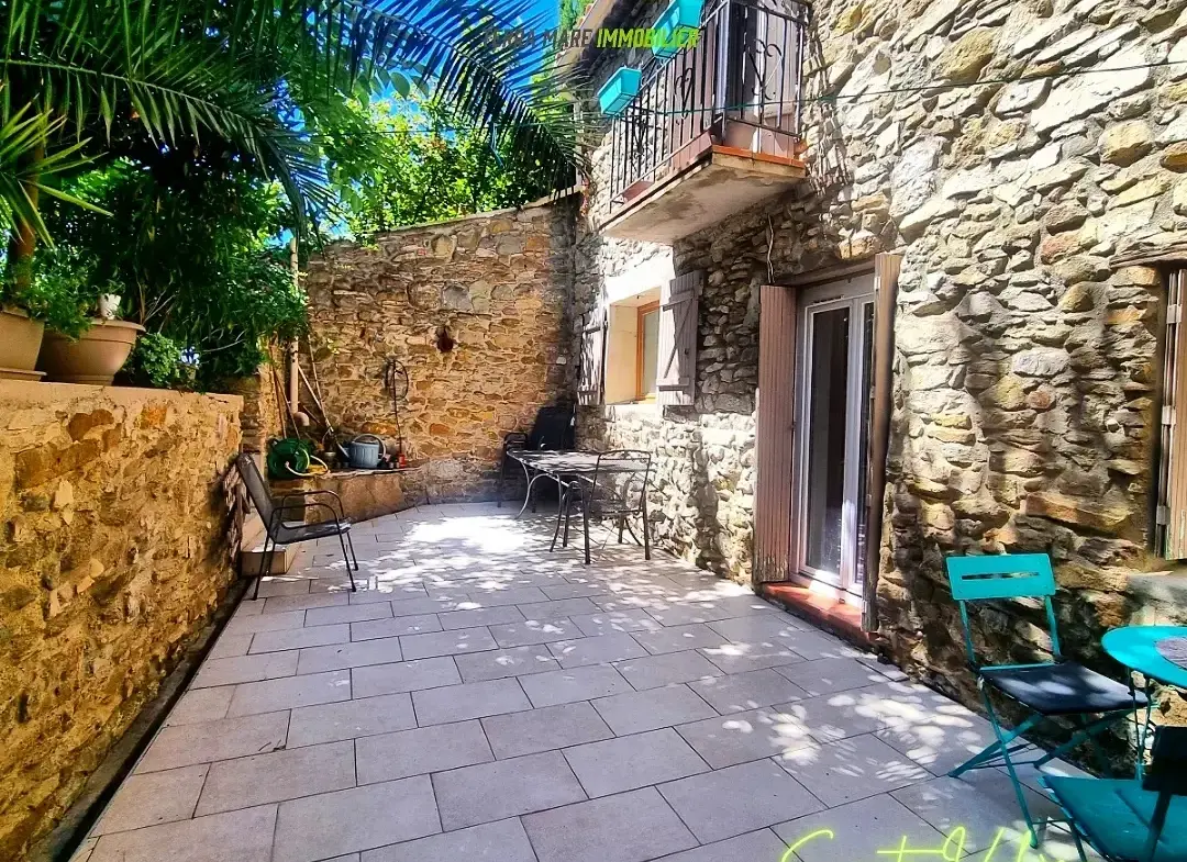 Maison de caractère à Sainte-Valière avec jardin et garage 