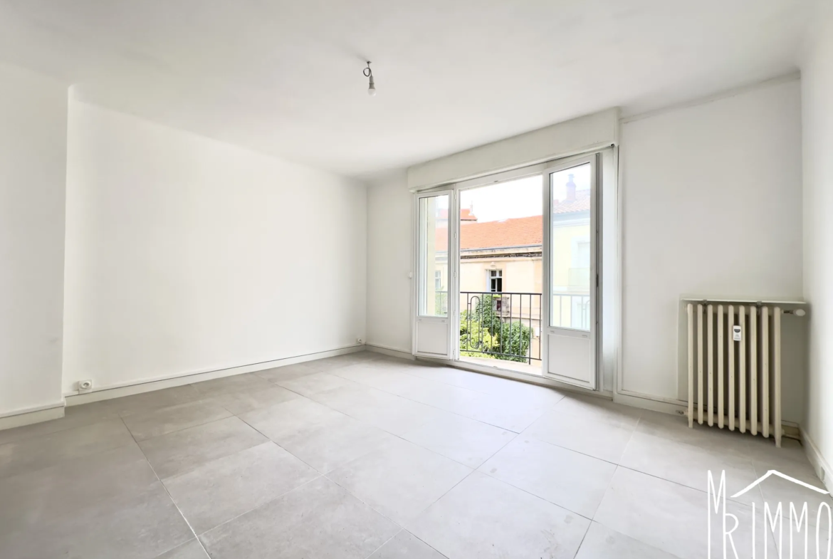 À vendre : Appartement T3 rénové à la place Carnot, Montpellier 