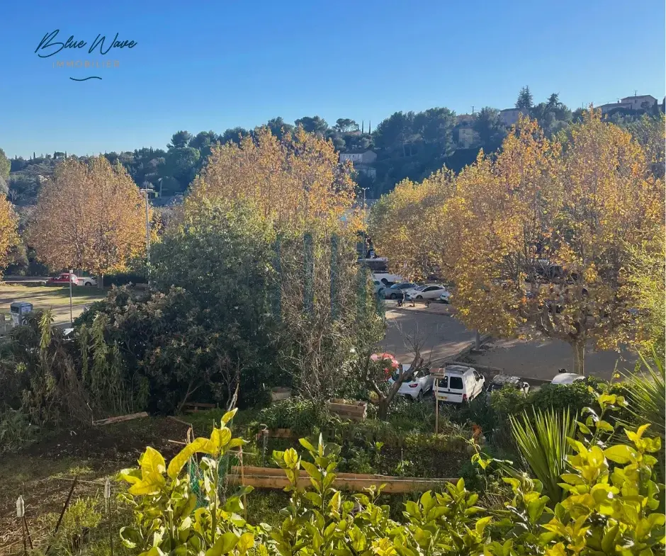 T3 à rénover au cœur de Flayosc avec vue imprenable 