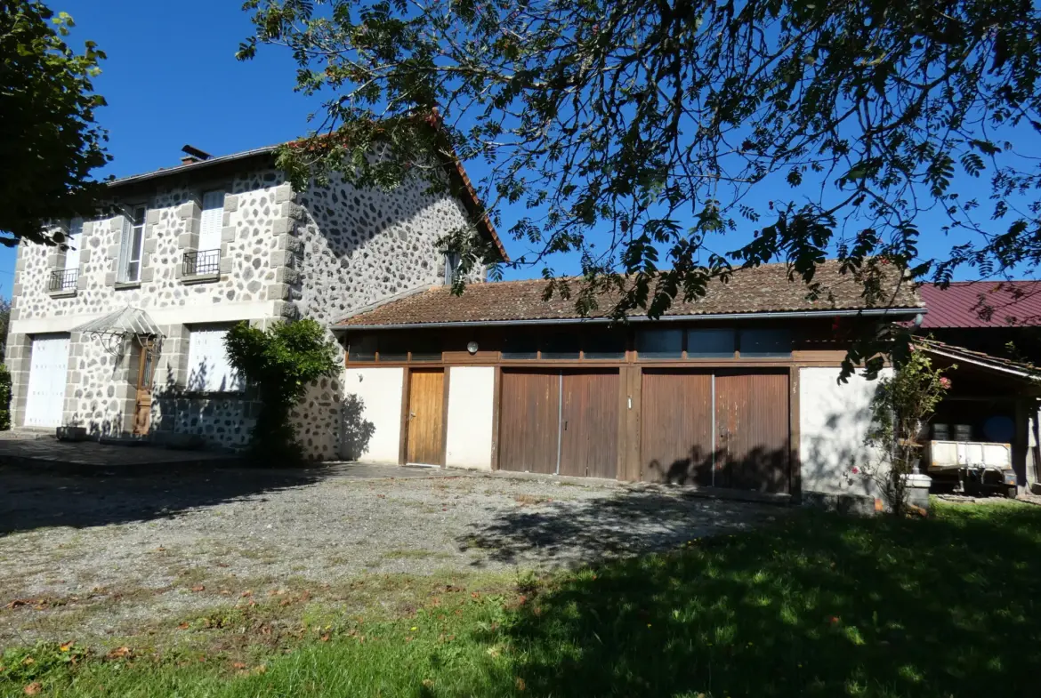 Maison en Pierre à Aurillac avec Terrain de 1700 m² 