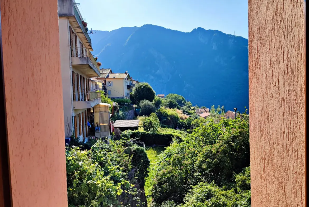 À vendre : Maison F4 à Belvédère avec balcon et cave 