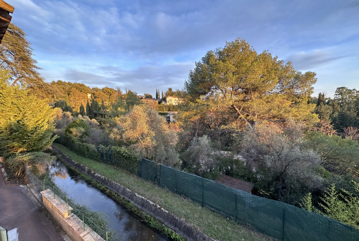 Appartement 2 pièces rénové à vendre à Grasse Sainte-Anne 