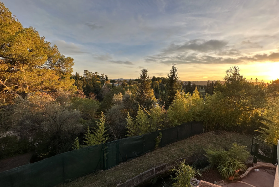 Appartement 2 pièces rénové à vendre à Grasse Sainte-Anne 