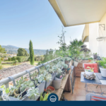 Appartement T2 rénové de 48 m² à Grasse avec balcon