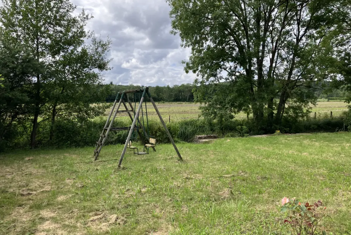 Charmante longère au bord de la Nièvre à Dompierre sur Nièvre 