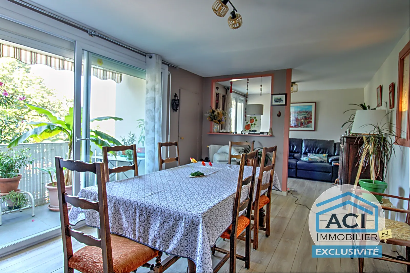 Vente d'un spacieux appartement T6 à Grigny avec balcon et jardin 