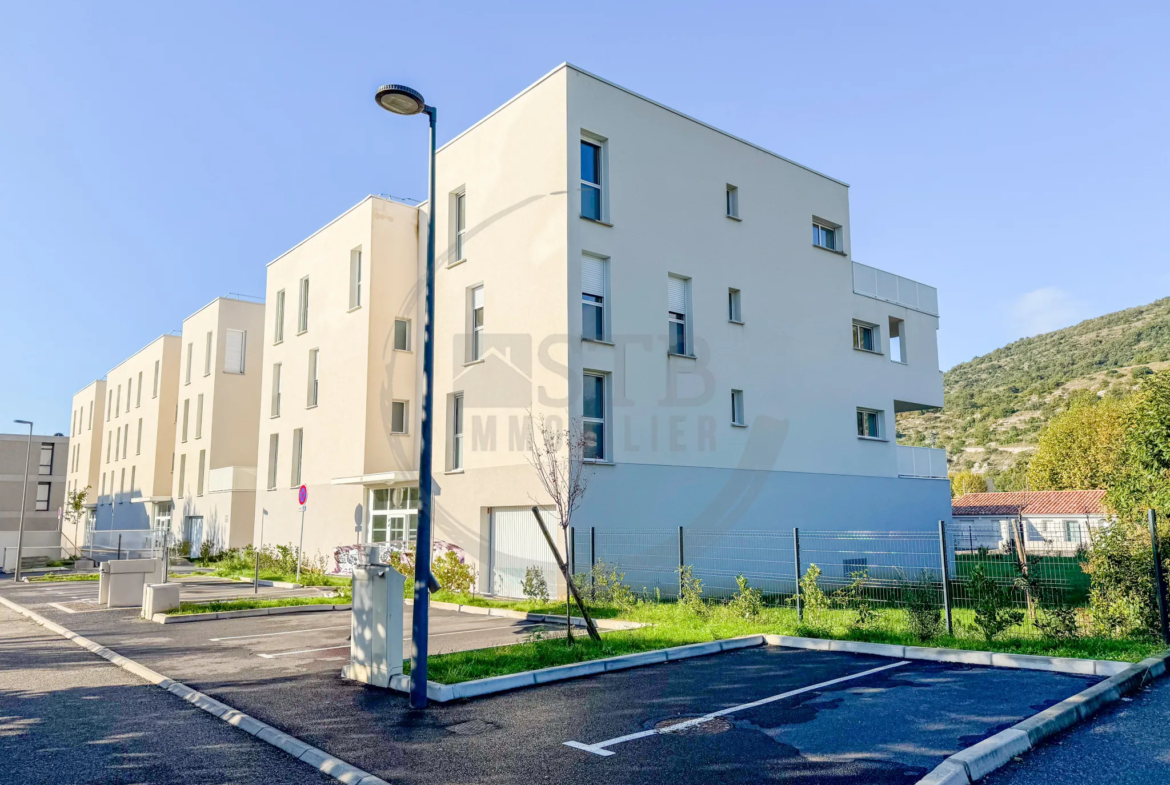 Appartement moderne de 71 m² au Pouzin avec garage et terrasse 