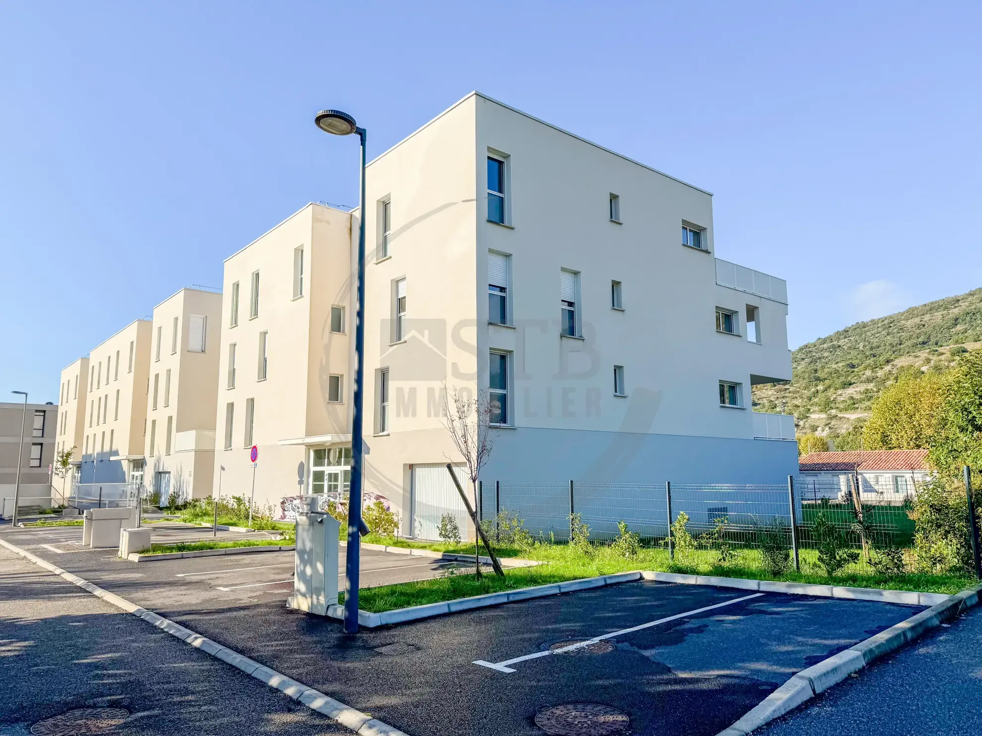 Appartement moderne de 71 m² au Pouzin avec garage et terrasse 