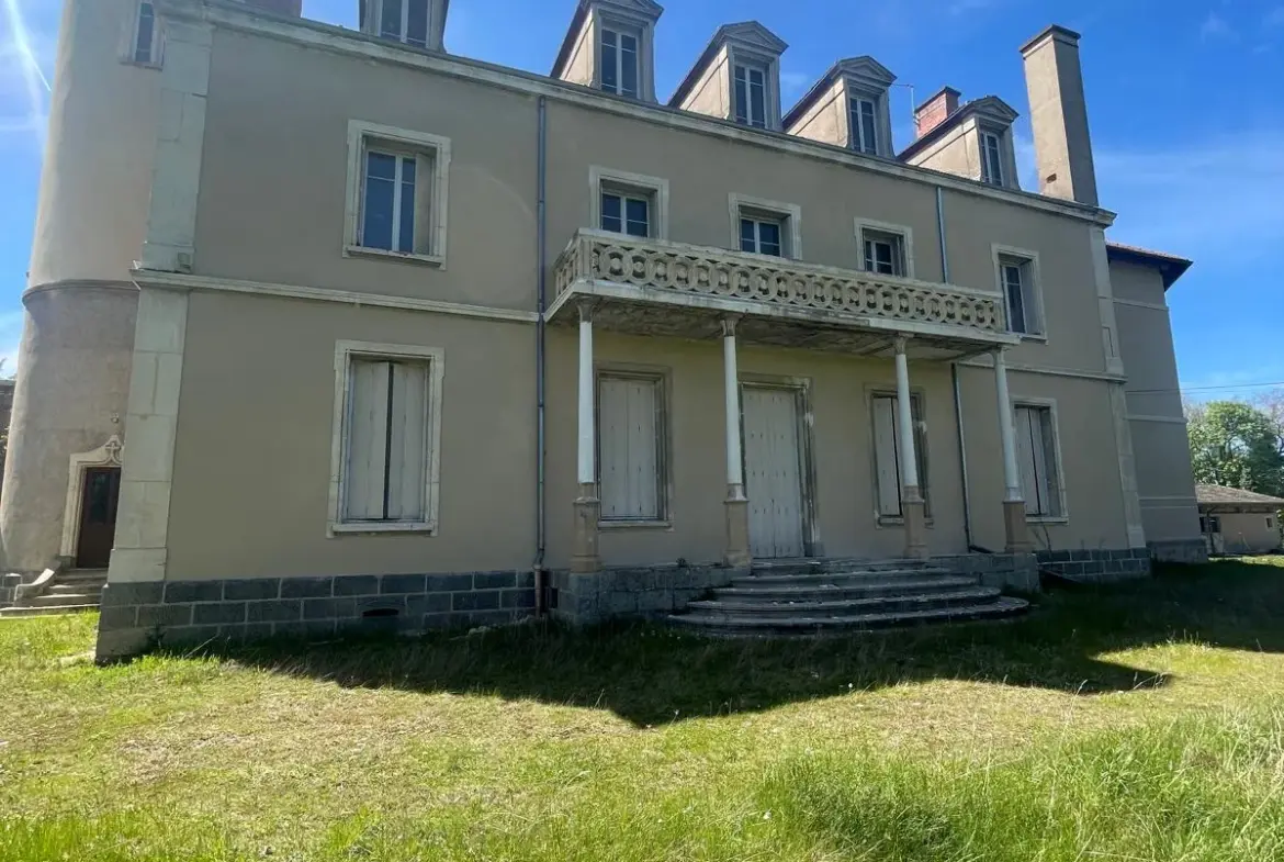 Plateau à Aménager au Château de Cuzieu - 260 m² avec Toit Terrasse 