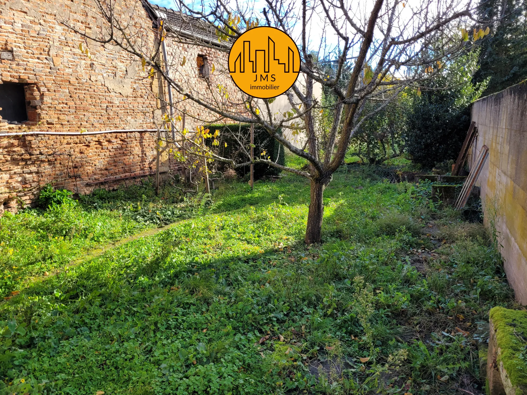 Maison à rénover à Moulins avec grand potentiel 