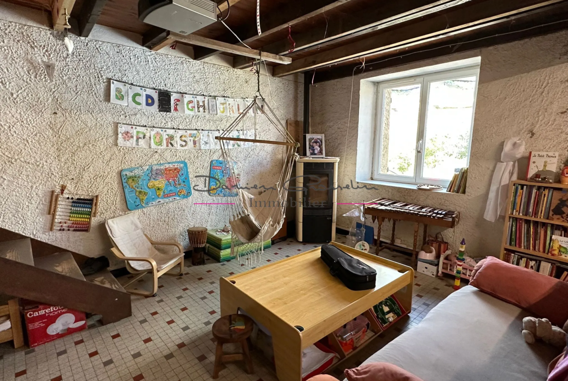 Maison familiale à Neulise avec jardin et dépendance 