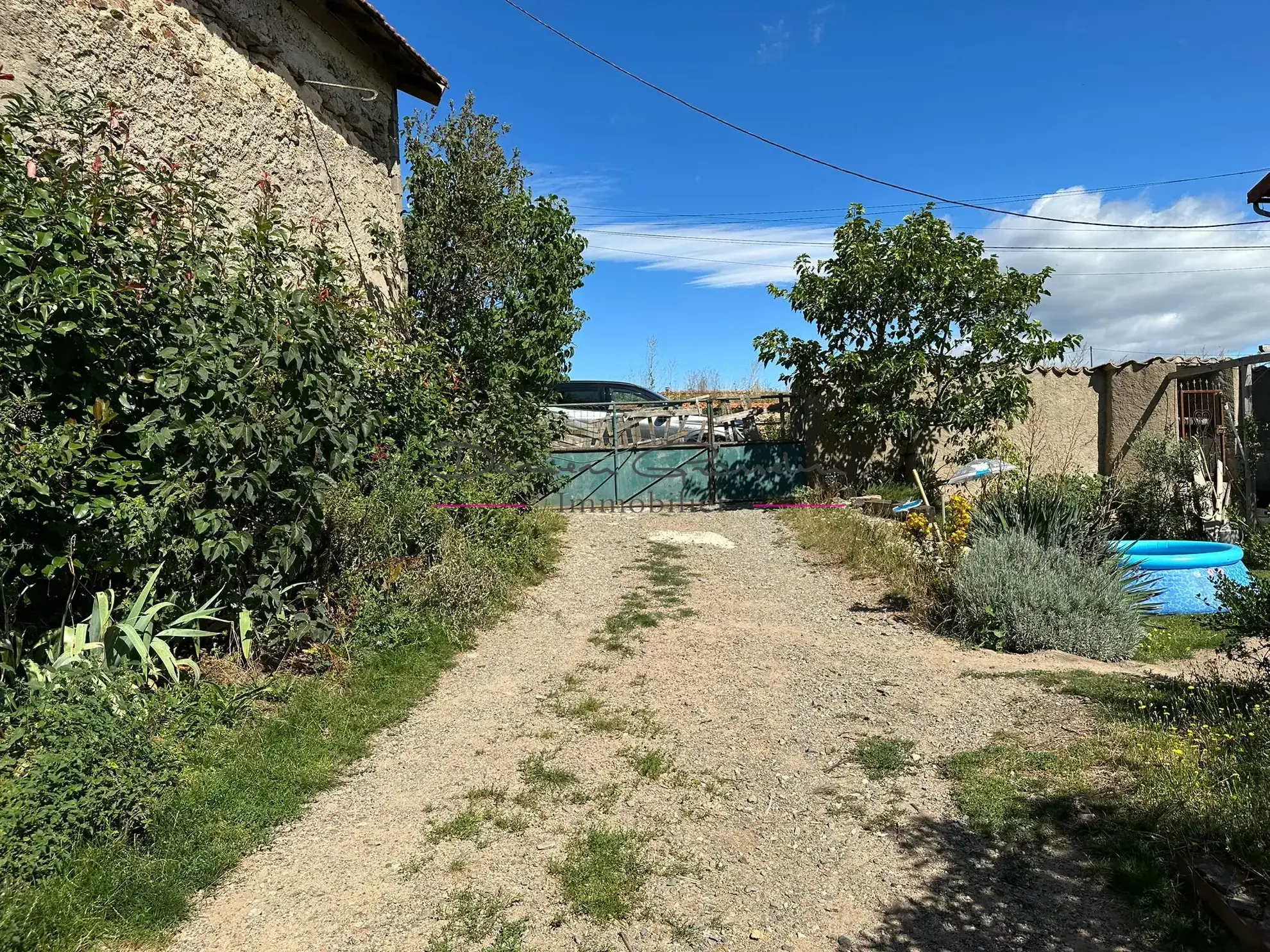 Maison familiale à Neulise avec jardin et dépendance 