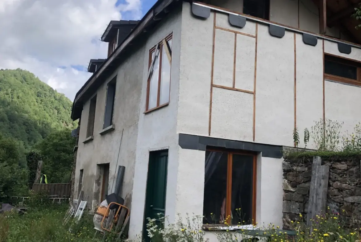 Maison de montagne à vendre à Massat - 140 m² avec vues extraordinaires 