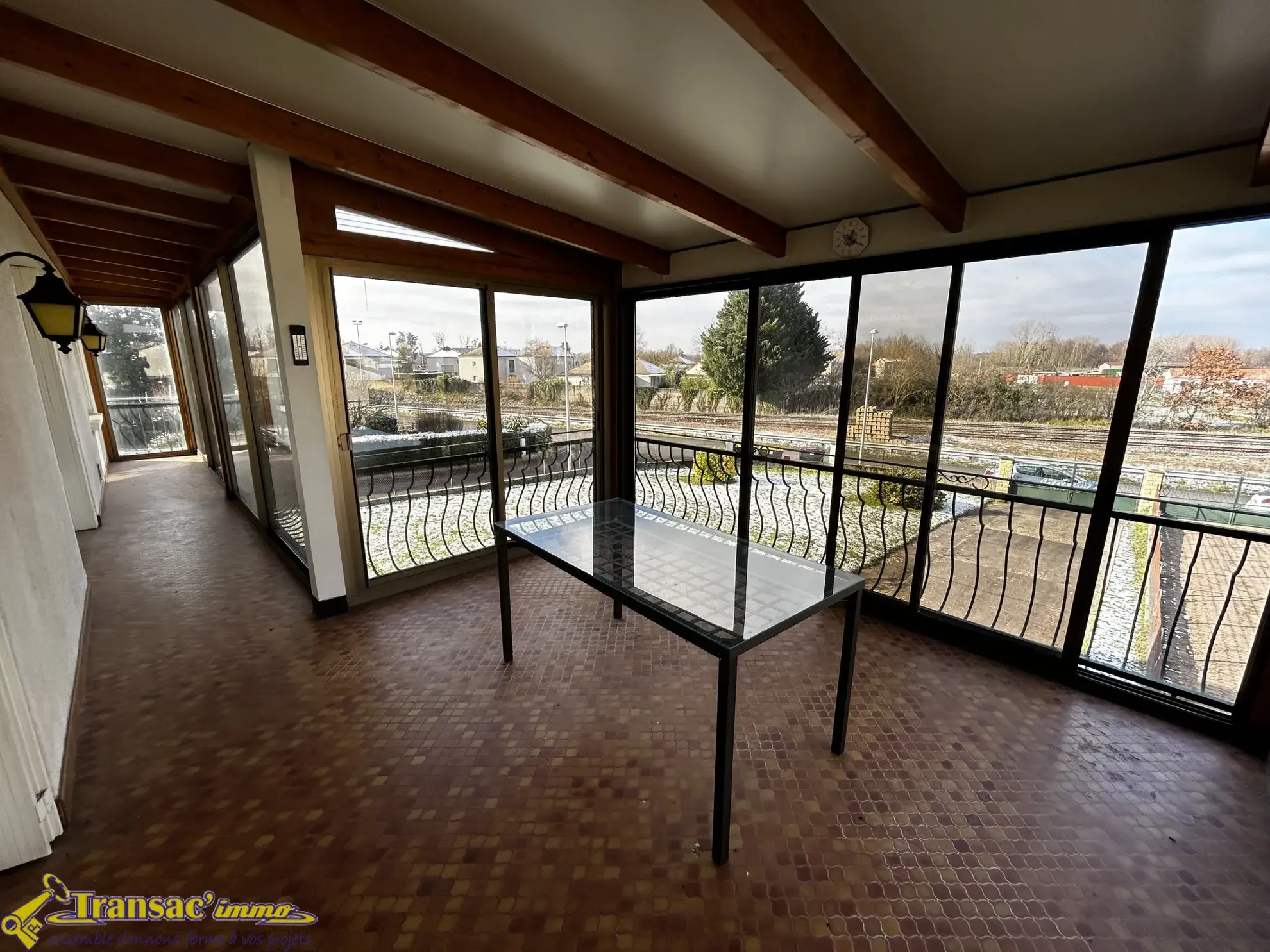 Maison familiale 8 pièces à Puy-Guillaume - 209 m² avec terrain 