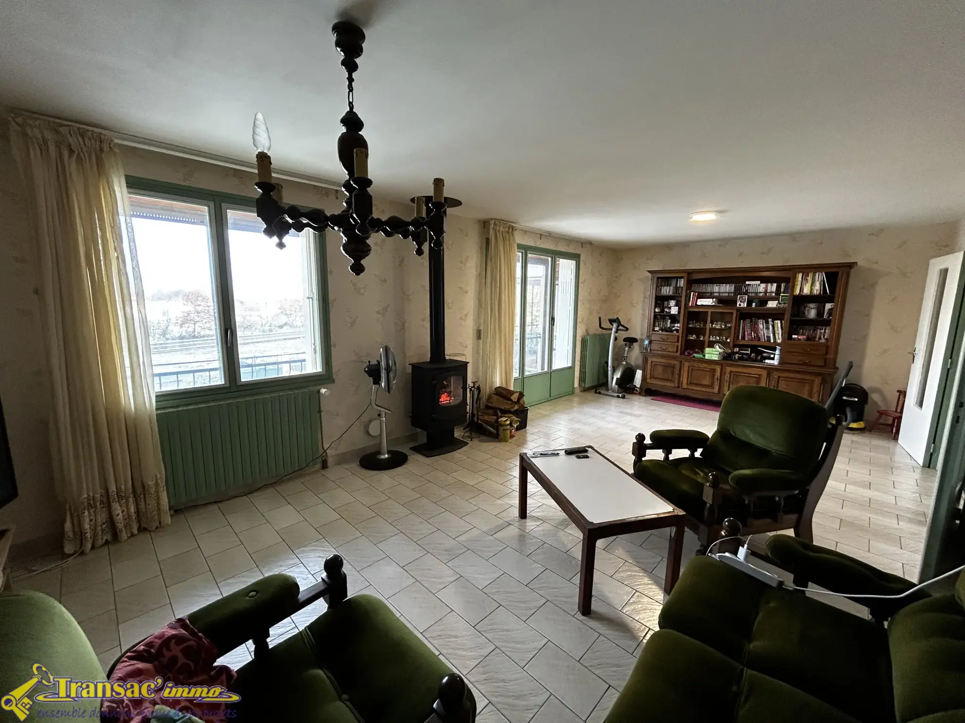 Maison familiale 8 pièces à Puy-Guillaume - 209 m² avec terrain 