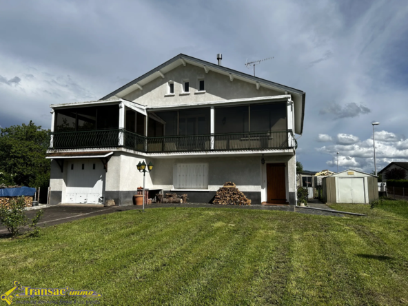 Maison familiale 8 pièces à Puy-Guillaume - 209 m² avec terrain