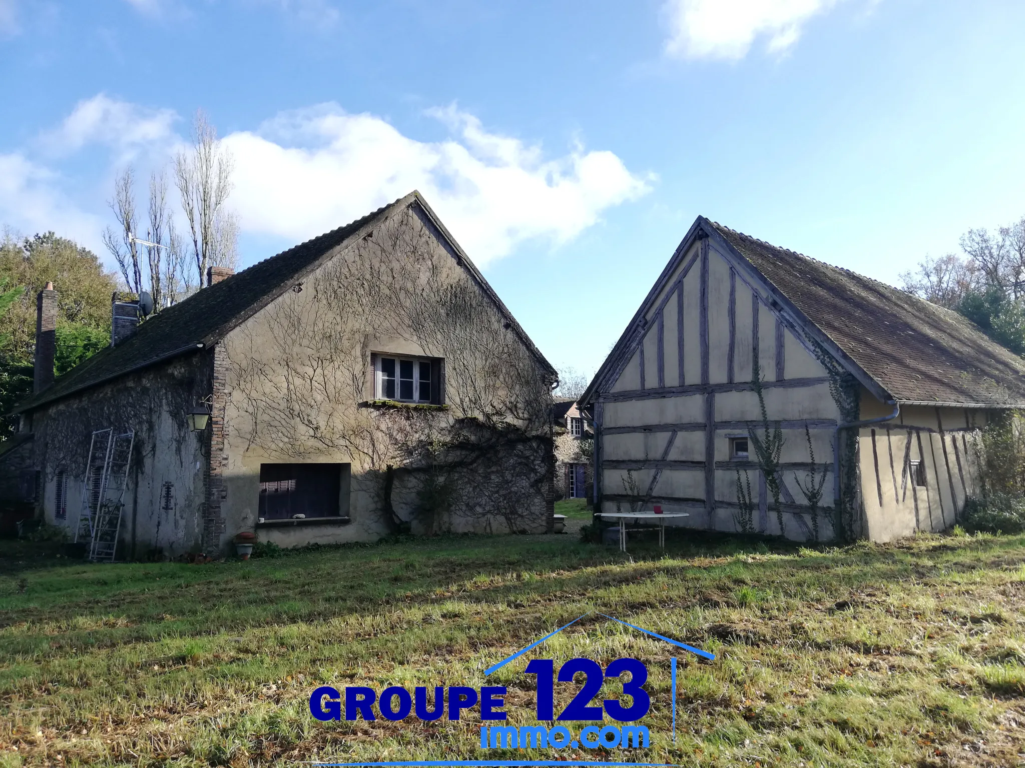 Grande longère avec maison d'amis sur 8360 m² de terrain 